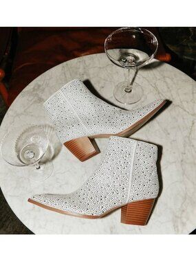 Lulus x Matisse Spirit Silver Rhinestone Pointed Toe Ankle Booties Size 7M
